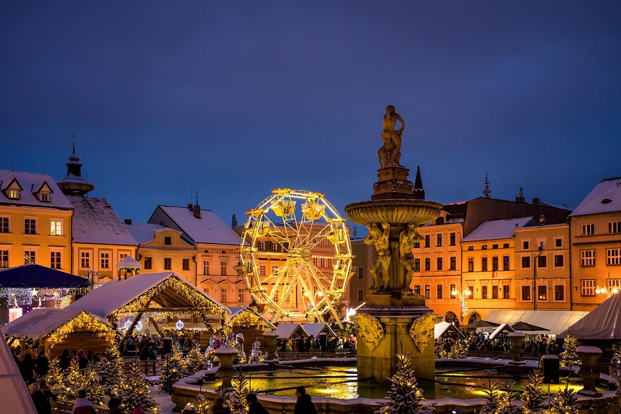 12 Things to Do in Berlin in Winter: Christmas Markets, Street Food & Museums